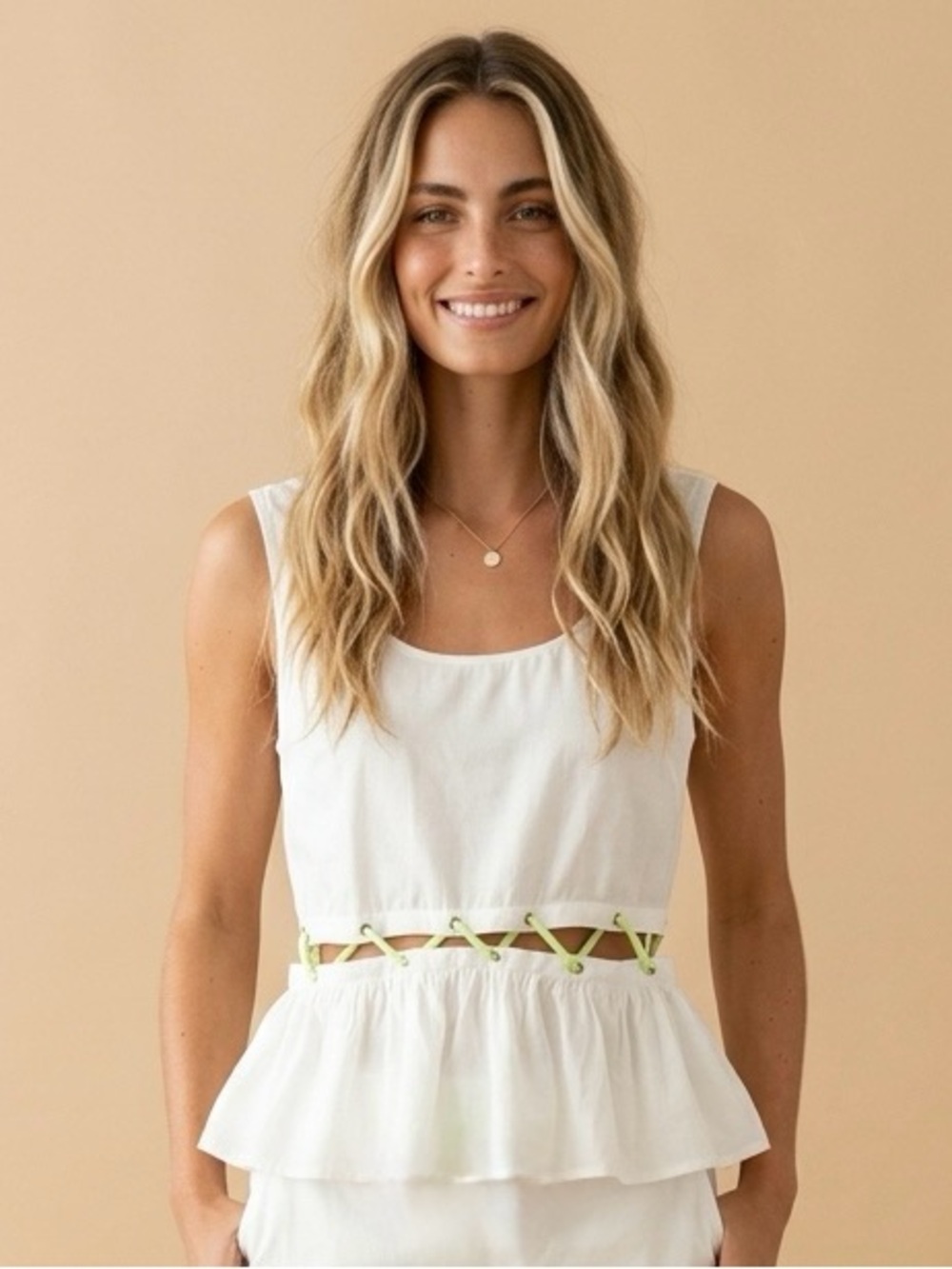 NWT Flowy peekaboo Top
